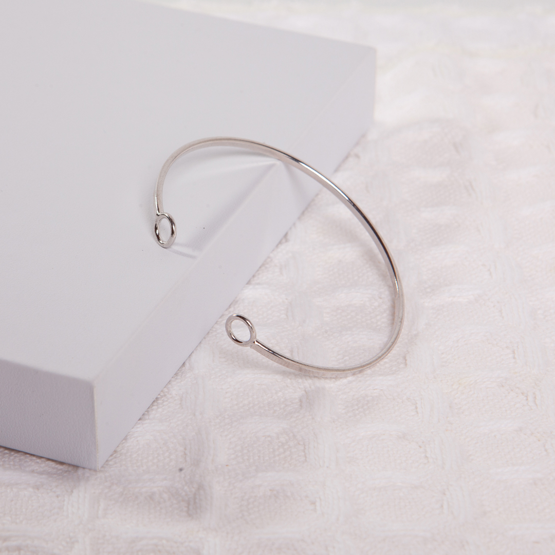 Bracelete com discos vazados pequenos